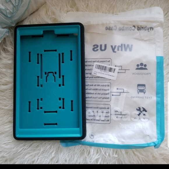 NWOT.. KINDLE FIRE 8 TABLET COVER WITH STAND - Picture 6 of 11